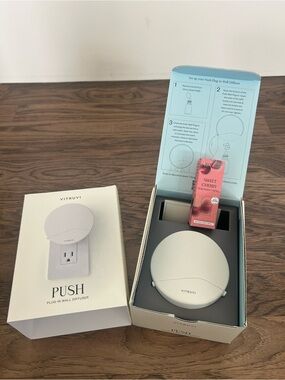 Jilly Box Vitruvi: Push Plug-In Wall Diffuser With Sweet Cherry Scent